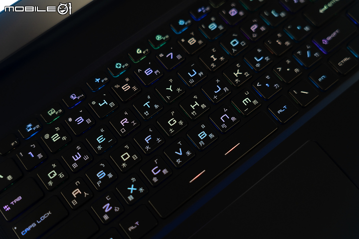 MSI Raider GE76 12UHS 實測｜承襲暴力效能美學的龍魂電競