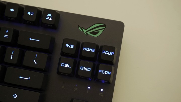 [休賢開箱]我的第一把無線鍵盤!! ROG Strix Scope RX TKL Wireless Deluxe簡單開箱
