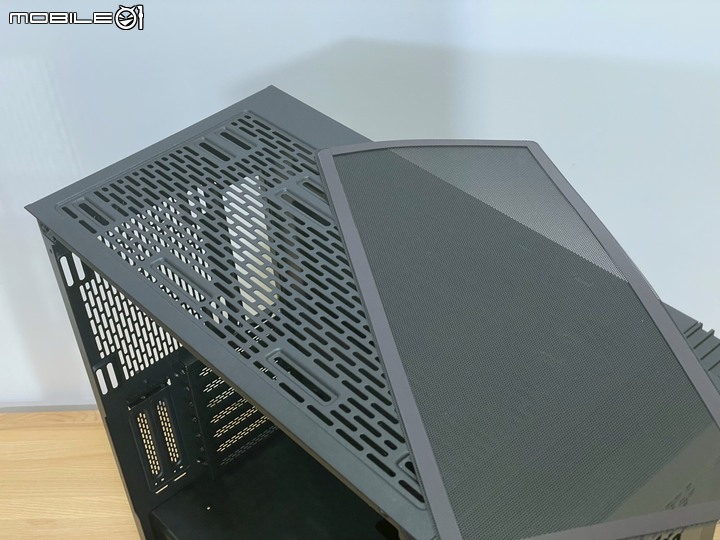 中堅新戰力,特色網狀通風直立中塔機殼 ThermalTake T27 TG ARGB