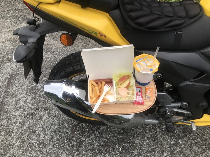 你有機車餐桌?
