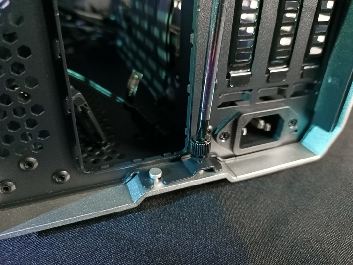 三種願望一次滿足 Phanteks Evolv Shift XT + Phanteks Revolt SFX金牌 650W 開箱評測