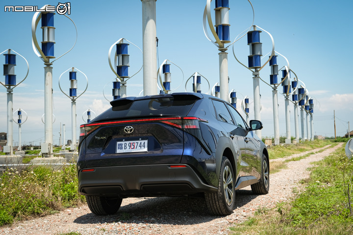 Toyota bZ4X 700公里長途試駕|加速、電耗完整測試;將化身電動車界的RAV4!