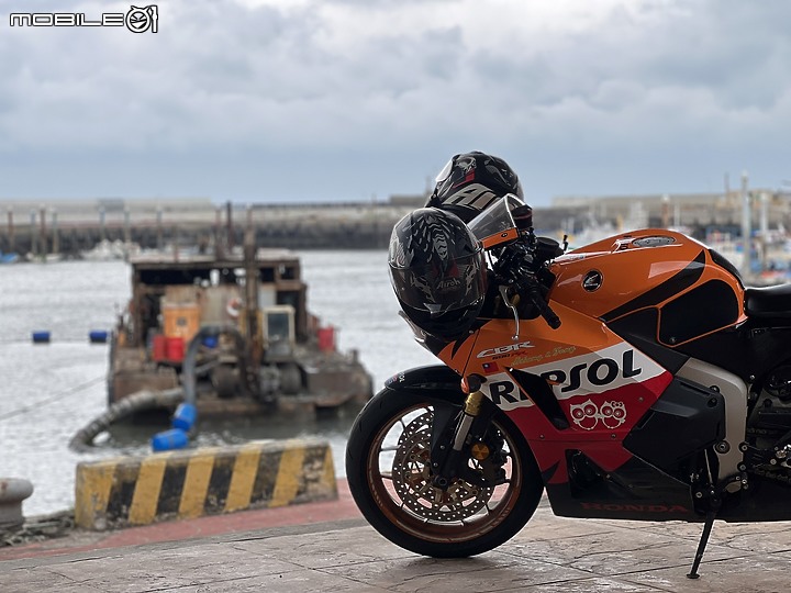 令人著迷的黑色甜甜圈PIRELLI DIABLO ROSSO IV CORSA