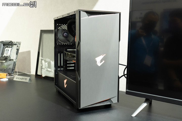 【Computex 2022】技嘉與微星展示 Project Stealth/Zero 新主機設計 以插座後置設計提供更方便整線彈性