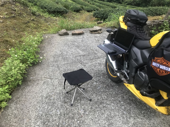 你有機車餐桌?