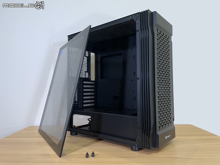 中堅新戰力,特色網狀通風直立中塔機殼 ThermalTake T27 TG ARGB
