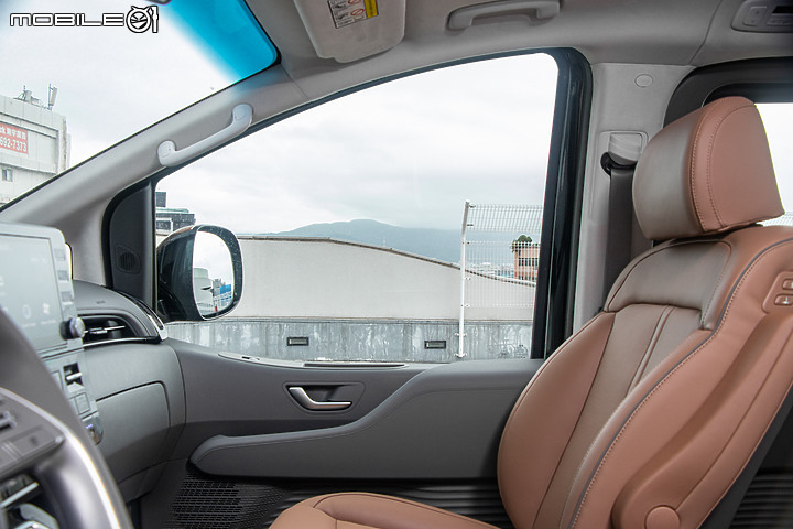 Hyundai Staria CEO 試駕|殺傷力不容小覷的商旅資優生!