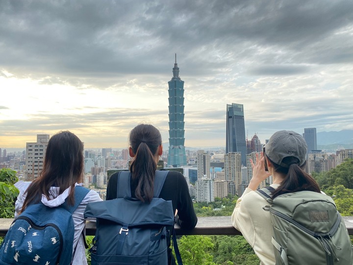 台北南港｜南港山．親民好走的小百岳，飽覽101跟台北市區風景