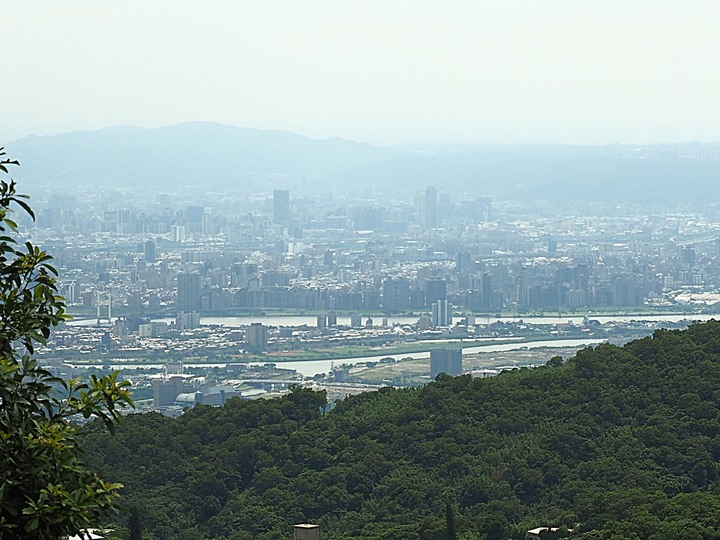 閻錫山故居 — 當了38年的「山西王」，生命中最後10年的居所，山西窯洞在臺重現