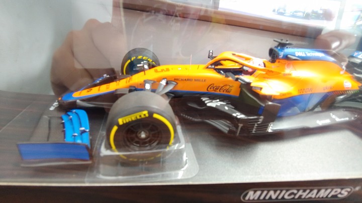 [開箱]1/18 MIMICHAMPS MCLAREN MCL35M