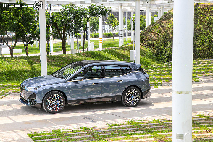 BMW iX xDrive40 旗艦版試駕|初嘗巴伐利亞發動機的轉型代表作!