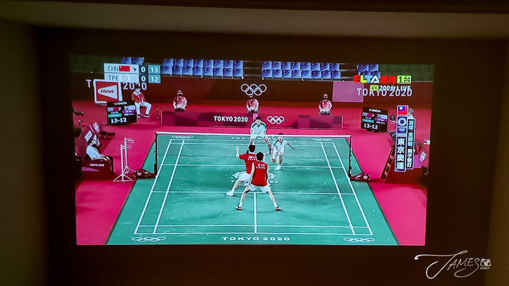 點我看大圖 Tairona R-01微型投影機~居家體驗開箱