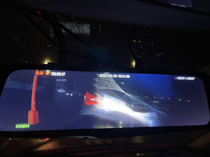 電子後視鏡行車紀錄器遇到下雨...