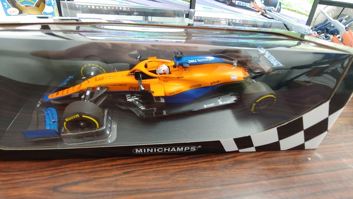 [開箱]1/18 MIMICHAMPS MCLAREN MCL35M