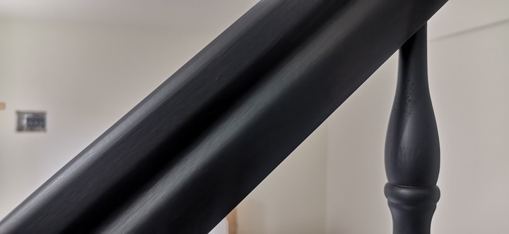 木質樓梯扶手上漆翻新
