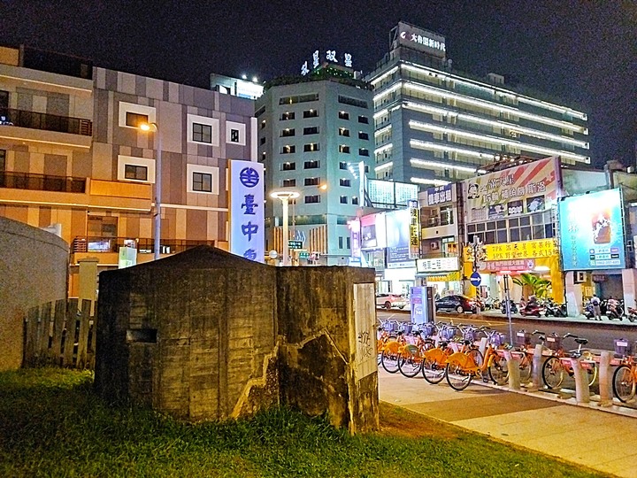 臺中火車站 | 鐵鹿大街 — 由老月台老車站化身為遊客遊憩空間,新舊兩代車站的交融