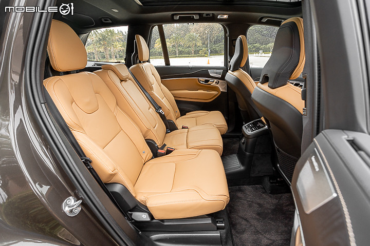 Volvo XC90 Recharge T8 深夜台北城散策｜電能架構大躍進的北歐旗艦！