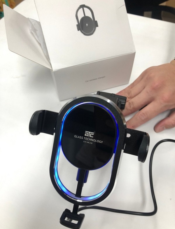 【GTC賣場】時尚耐用無線車充手機架開箱分享