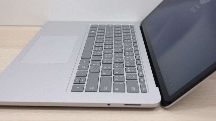 點我看大圖 邁向高性能筆電,同時變身平板 Microsoft Surface Laptop Studio 商務版