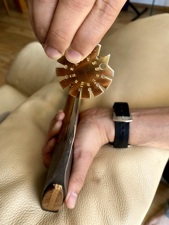 稍微介紹一下斧頭，你追求什麼？21世紀誰還需要斧頭？