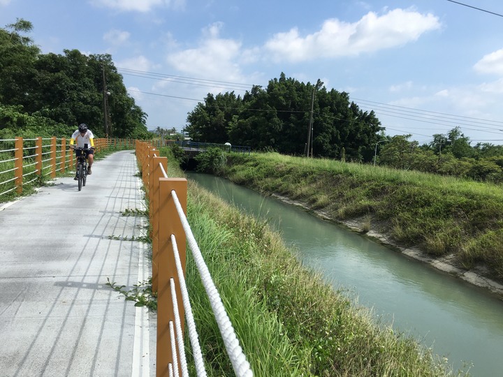 台南山海圳綠道自行車道