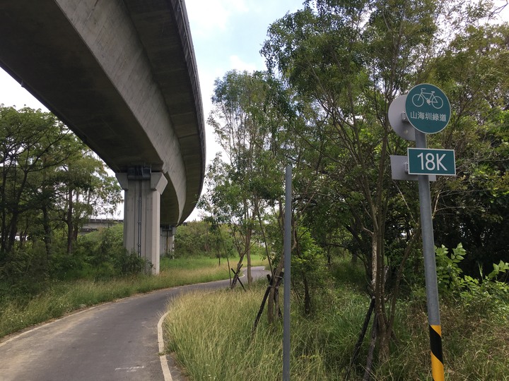 台南山海圳綠道自行車道