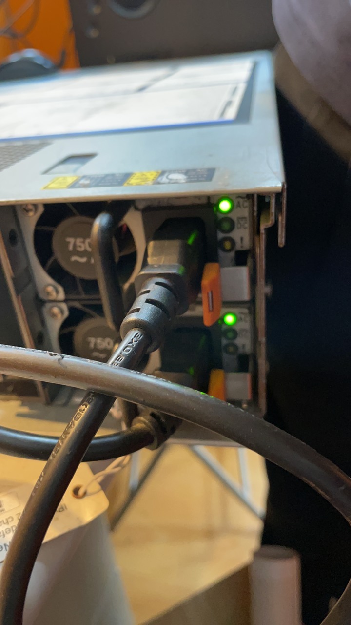 聯想伺服器 X3650 M5 開機顯示 「System x3650 M5 POWER FAULT 00h」,求助!