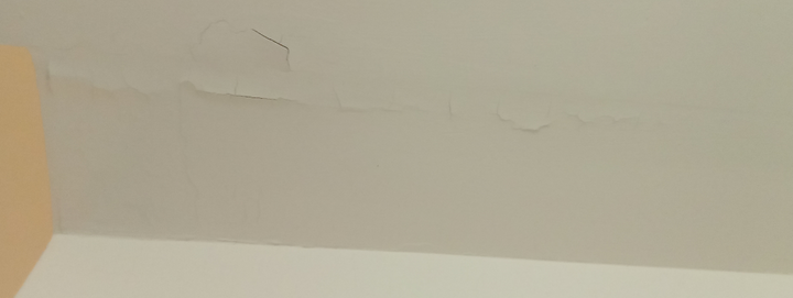 請問這個建商之前補的薄板裂了可以如何DIY修補呢? 謝謝