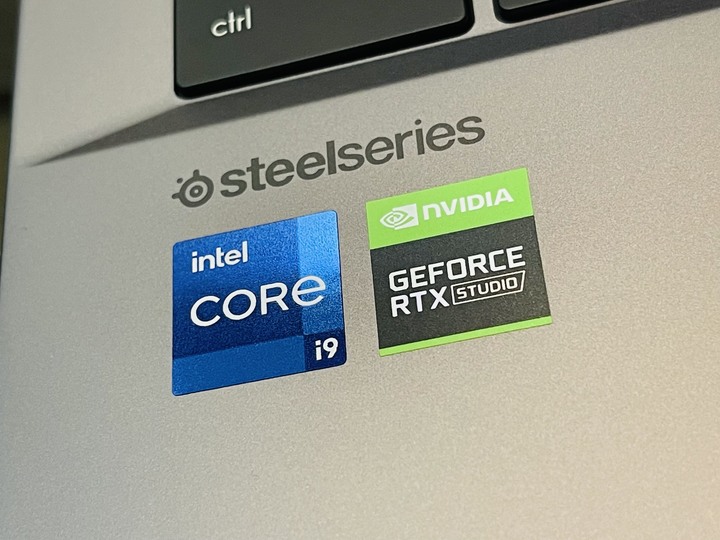 MSI Creator Z16P 簡單開箱