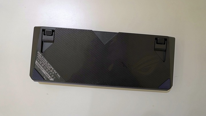 [休賢開箱]我的第一把無線鍵盤!! ROG Strix Scope RX TKL Wireless Deluxe簡單開箱