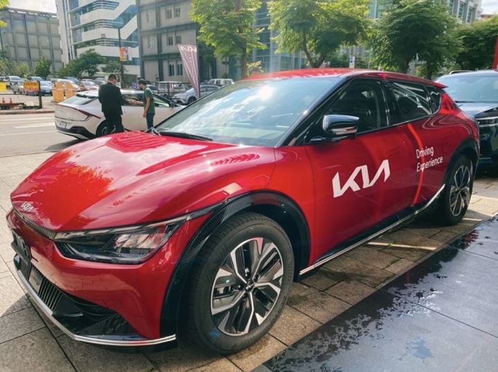點我看大圖 Porsche Taycan與KIA EV6兩台電動車分享