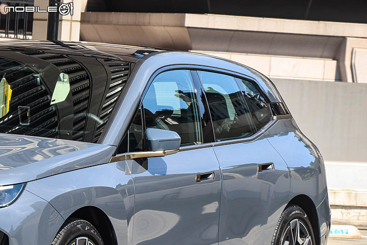 BMW iX xDrive40 旗艦版試駕|初嘗巴伐利亞發動機的轉型代表作!