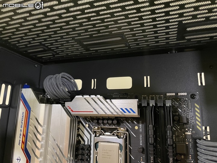 中堅新戰力,特色網狀通風直立中塔機殼 ThermalTake T27 TG ARGB