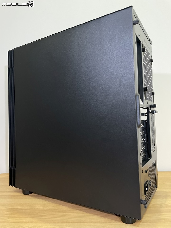 中堅新戰力,特色網狀通風直立中塔機殼 ThermalTake T27 TG ARGB
