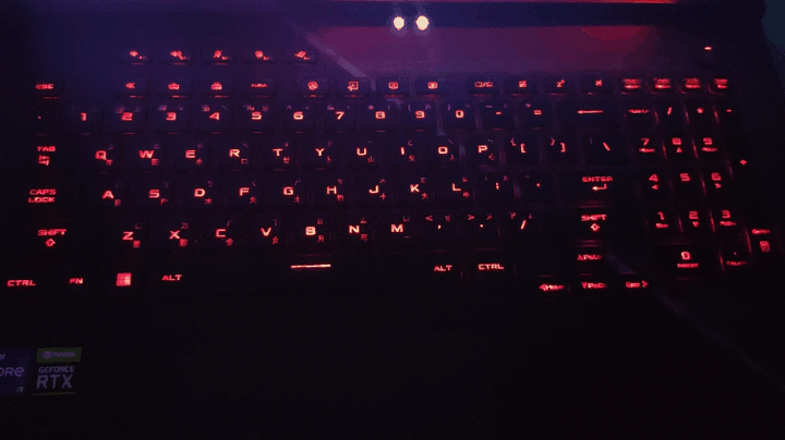 半透明元素加持新平台，ASUS ROG Strix SCAR 17 G733ZM 電競筆電開箱測試