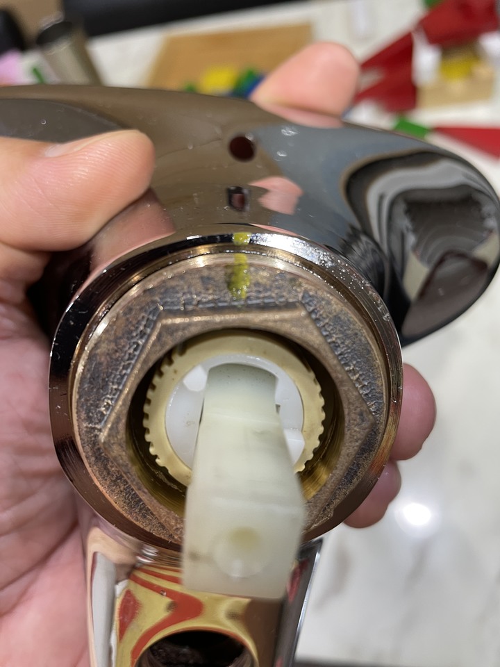 冷熱混水龍頭水垢清潔