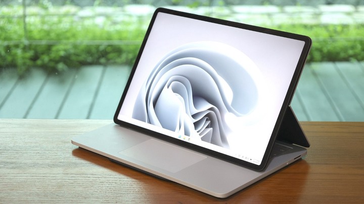 點我看大圖 邁向高性能筆電,同時變身平板 Microsoft Surface Laptop Studio 商務版