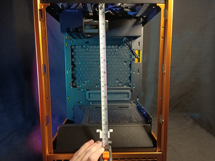 少女的首飾盒 Thermaltake曜越 The Tower 100 尊爵金 開箱評測