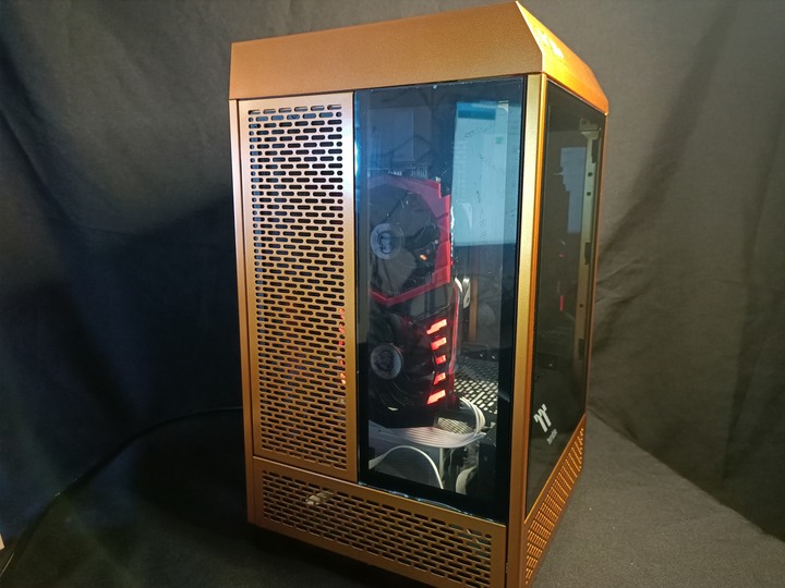 少女的首飾盒 Thermaltake曜越 The Tower 100 尊爵金 開箱評測