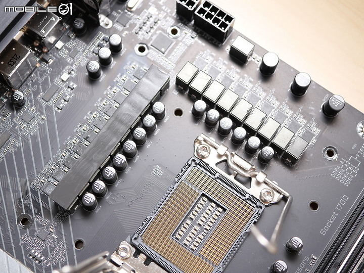 規格用料提升 Z690 AORUS ELITE AX DDR4 開箱