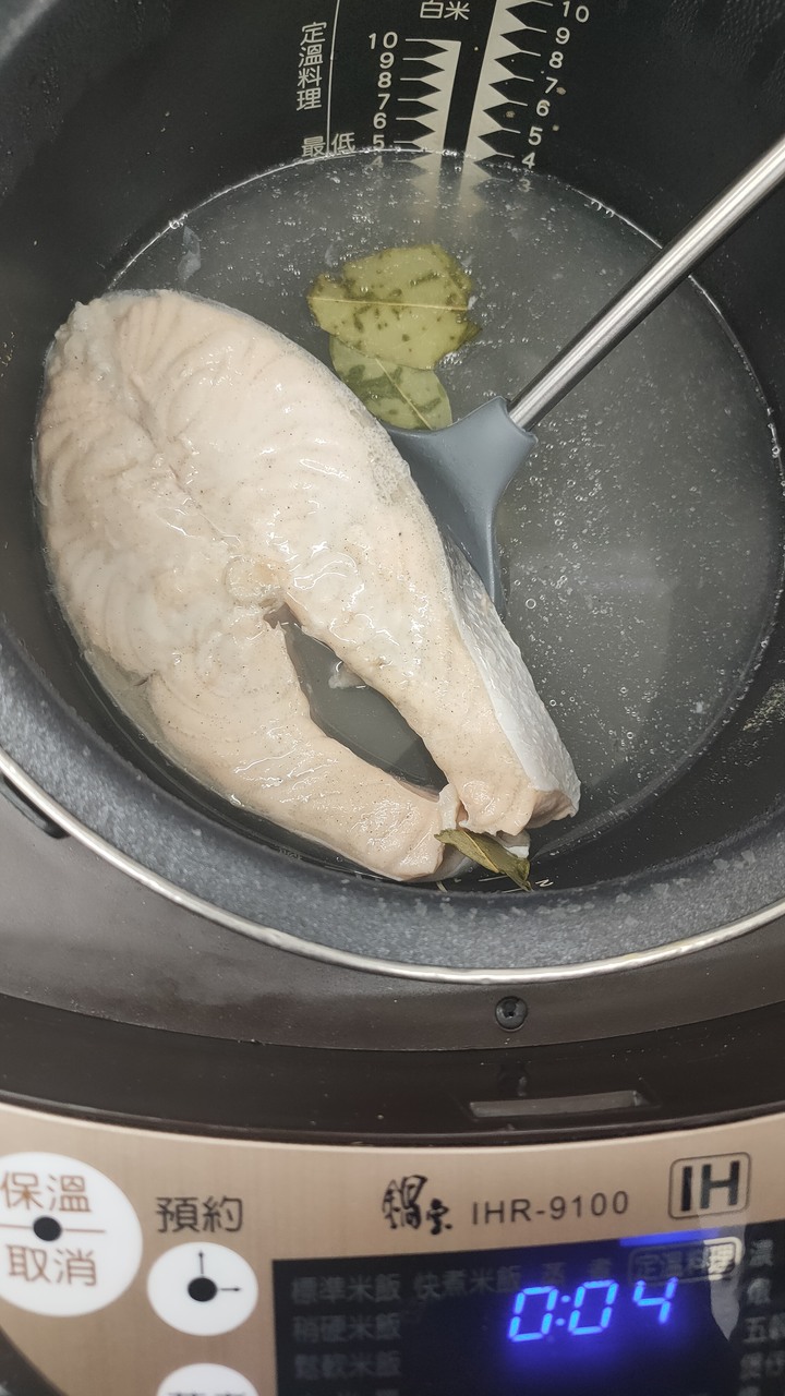 鍋寶IH定溫電子鍋料理心得 (低溫嫩煎鮭魚排)