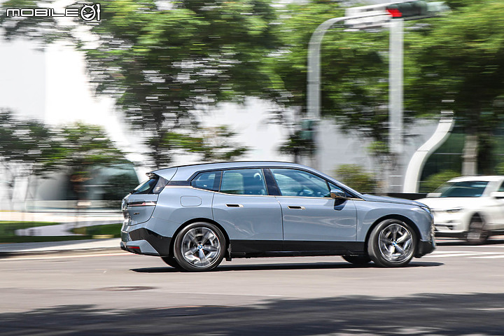 BMW iX xDrive40 旗艦版試駕|初嘗巴伐利亞發動機的轉型代表作!