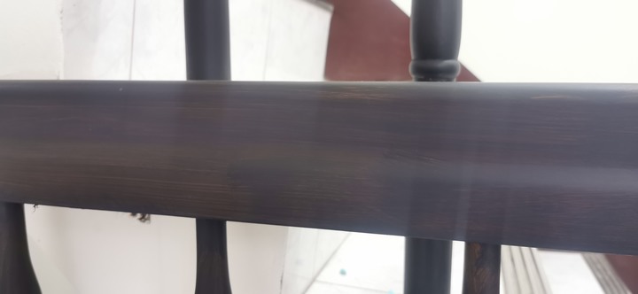 木質樓梯扶手上漆翻新