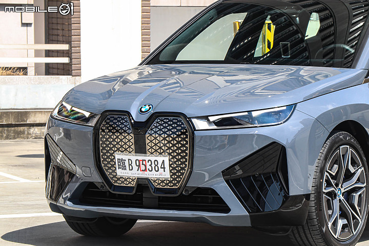 BMW iX xDrive40 旗艦版試駕|初嘗巴伐利亞發動機的轉型代表作!
