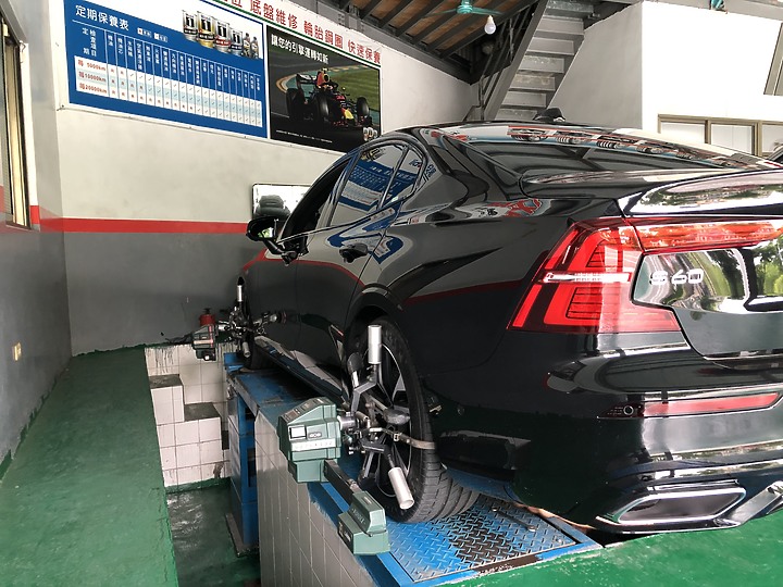 點我看大圖 末代雙出尾管---S60瑪瑙黑開箱&Polestar軟體性能優化