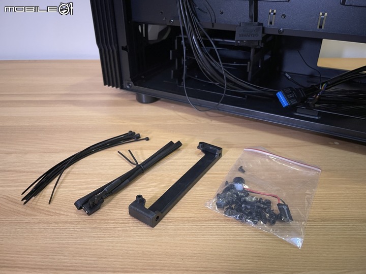 中堅新戰力,特色網狀通風直立中塔機殼 ThermalTake T27 TG ARGB