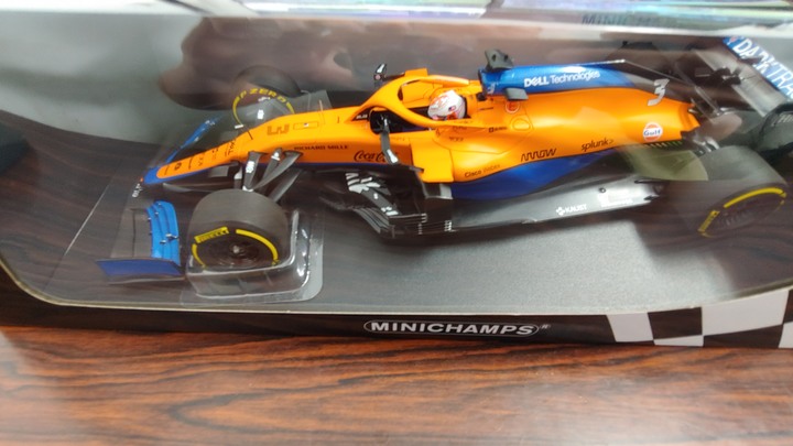 [開箱]1/18 MIMICHAMPS MCLAREN MCL35M