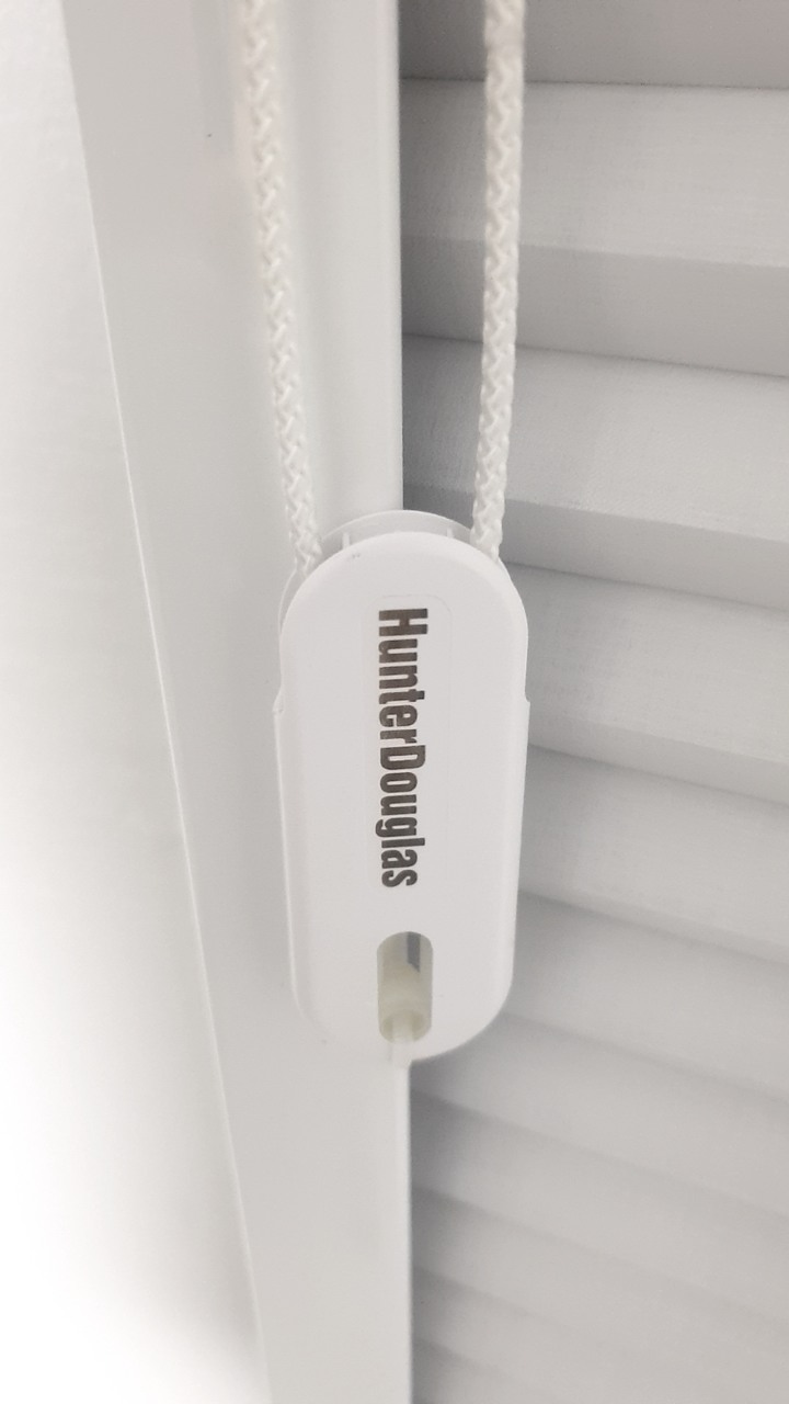 Hunter Douglas 全遮光風琴簾分享,含遮光側導軌