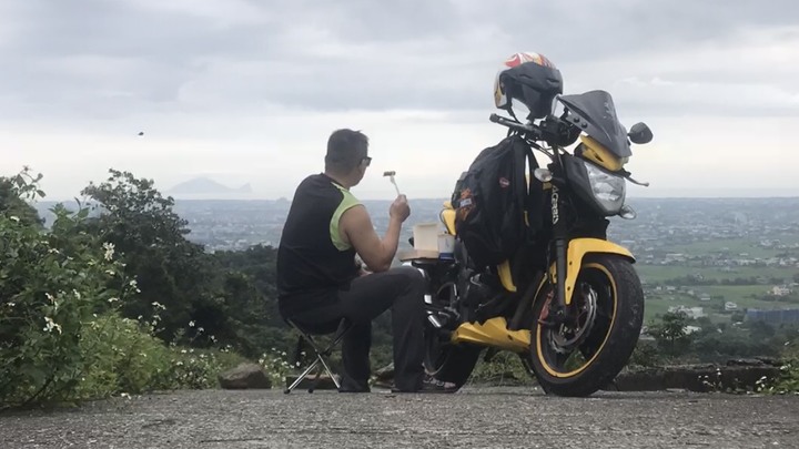 你有機車餐桌?