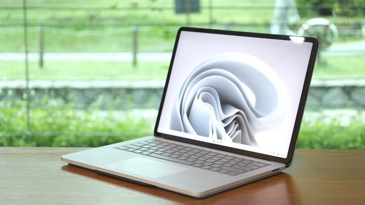 點我看大圖 邁向高性能筆電,同時變身平板 Microsoft Surface Laptop Studio 商務版